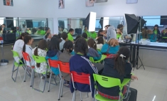 聚焦課堂 | 看蘭州新華互聯(lián)網(wǎng)+形象設(shè)計(jì)學(xué)子如何玩轉(zhuǎn)“輕泰妝容+極簡(jiǎn)發(fā)型”